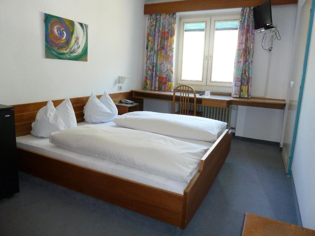 Hotel-Restaurant-Pizzeria Goldrainerhof الغرفة الصورة