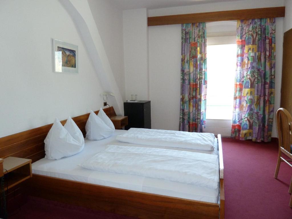 Hotel-Restaurant-Pizzeria Goldrainerhof الغرفة الصورة